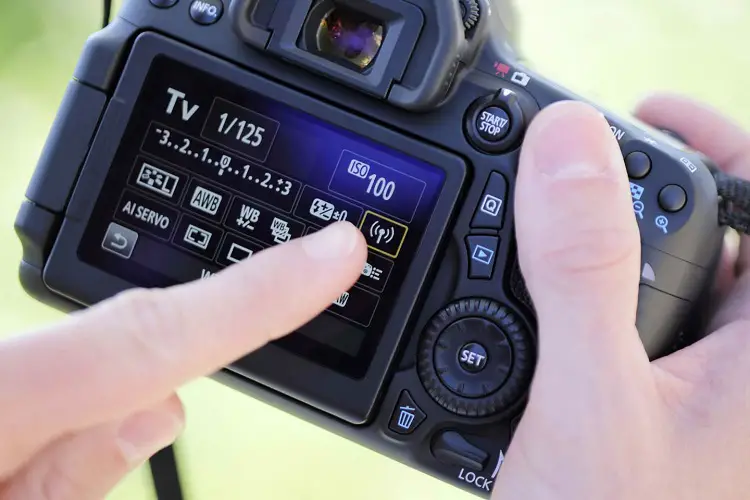 man using a Canon EOS 70D