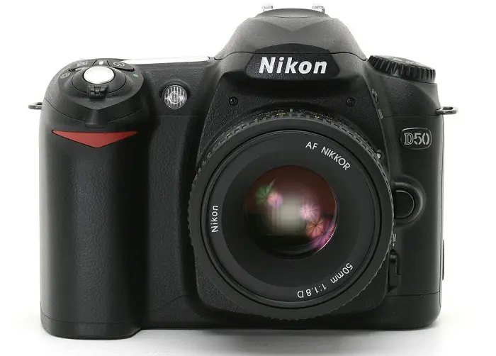 Nikon D50 body and lens