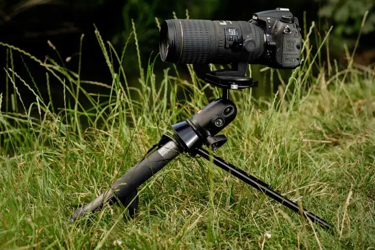 camera with a superzoom lens